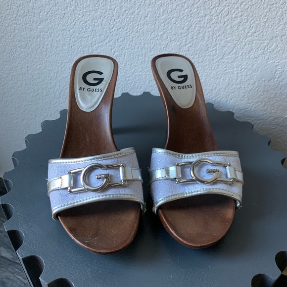$58🔥Guess white/silver slip on sandals size 8.5US - Picture 2 of 6